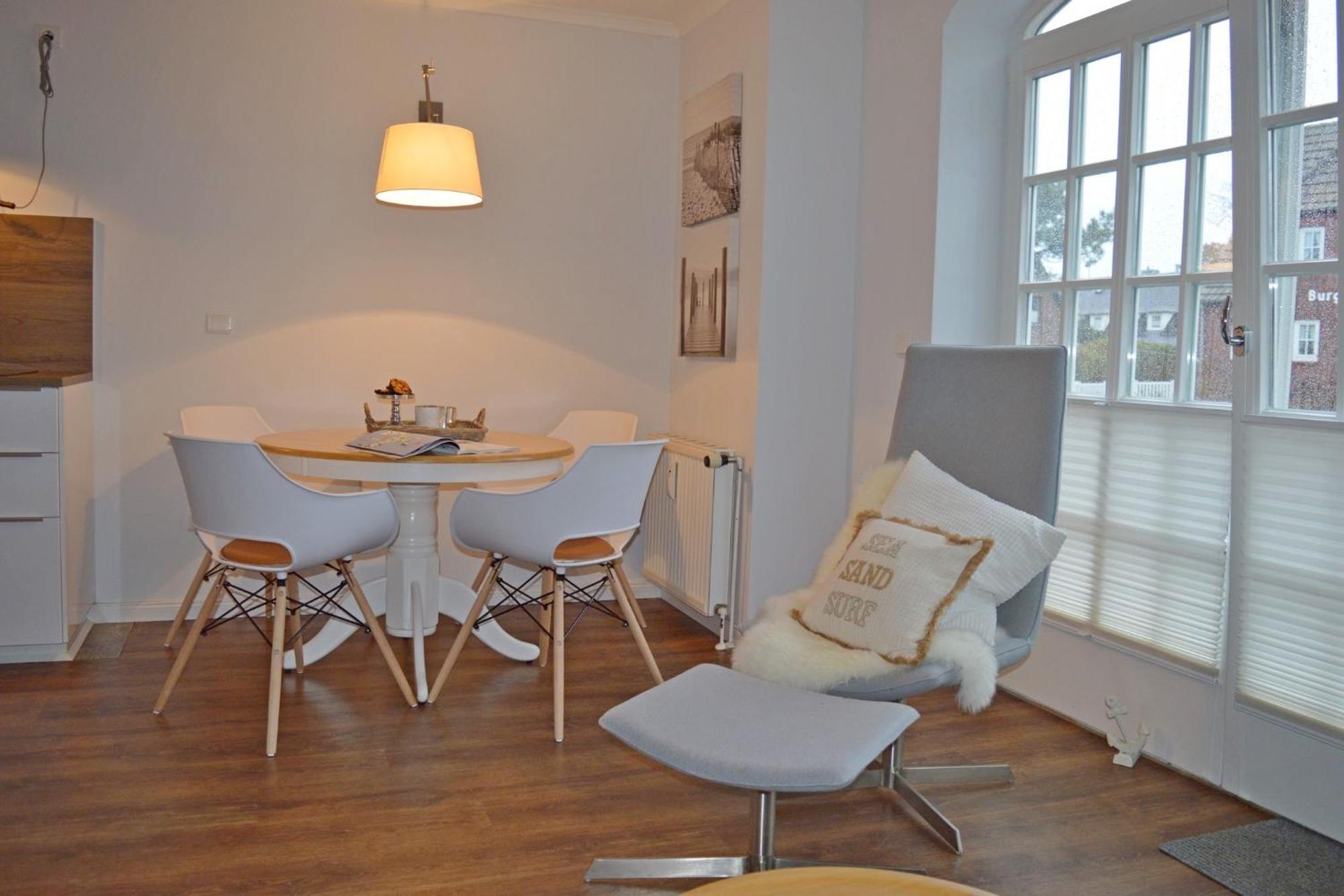 Apartment Morderne 3-zimmerwohnung In Einer Hausscheibe Unter Reet *